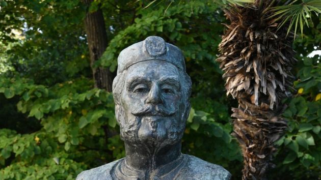 Bista kralja Nikole Petrovića Bar
