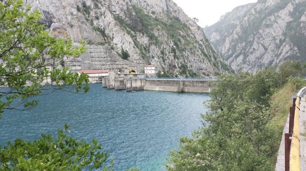 Hidroelektrana Mratinje na Pivi kod Plužina