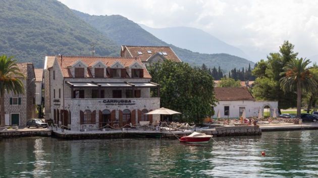 Eco Hotel i restoran Carrubba Donja Lastva Tivat