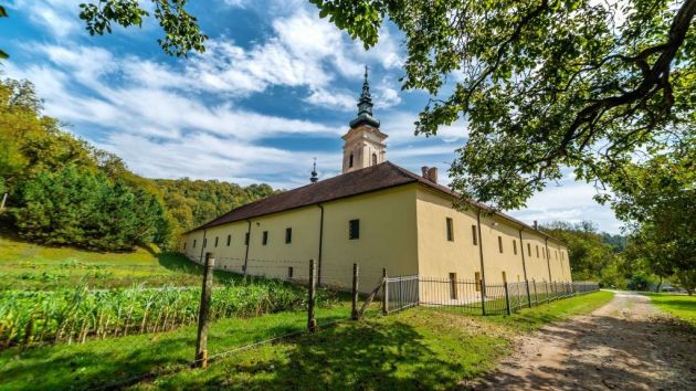 manastir Jazak na Fruškoj Gori