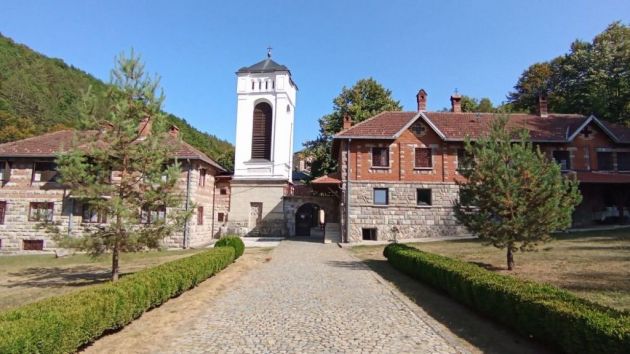Manastir Kamenac Čestin Knić