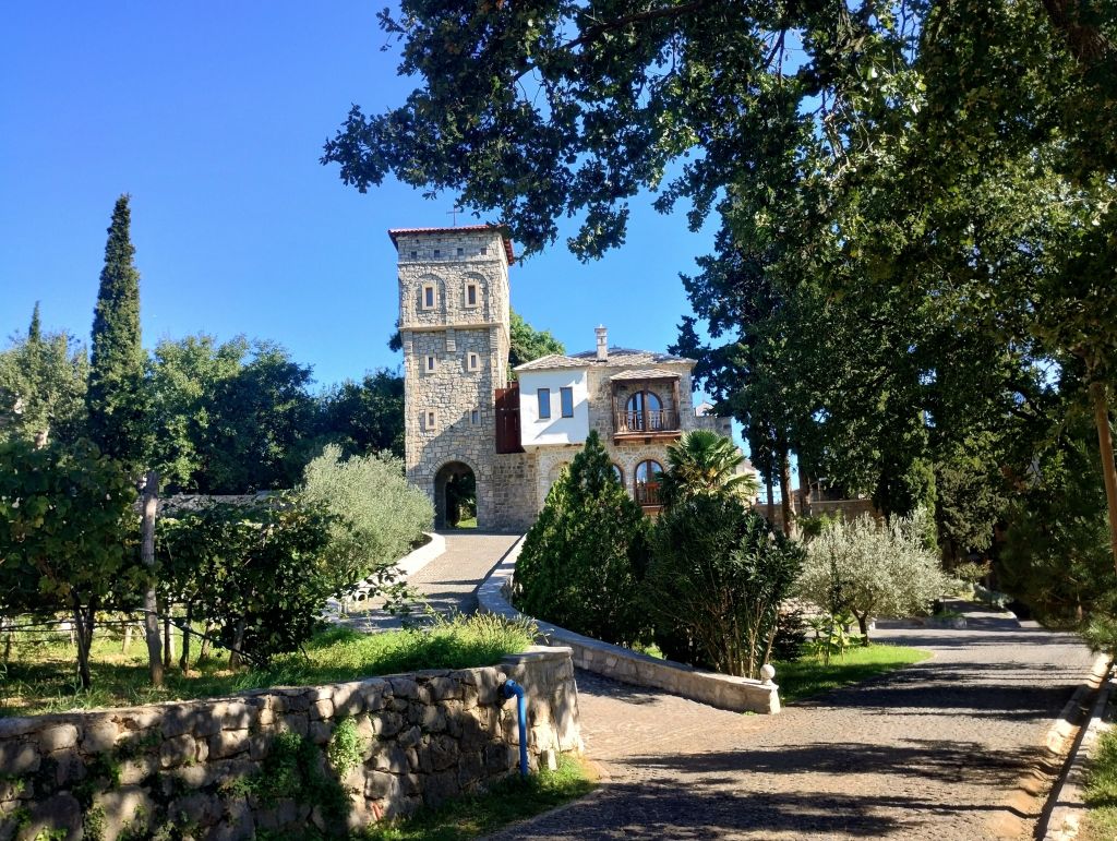 manastir i vinarija Tvrdoš kod Trebinja