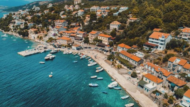naselje i plaža Bigova kod Kotora