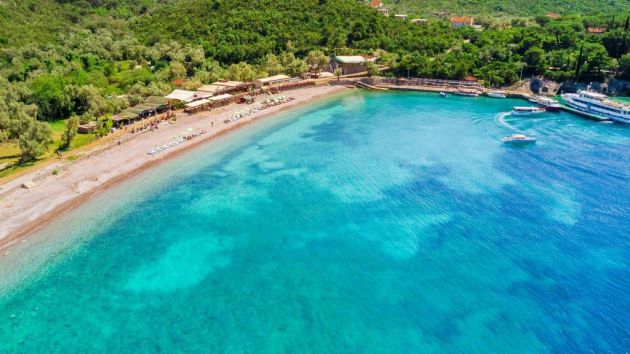 plaža i naselje Žanjic Žanjice na Luštici