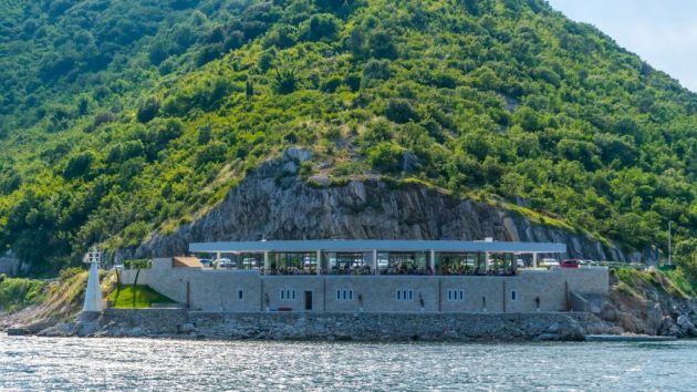 Restoran i bar Verige 65 Kostanjica Kotor