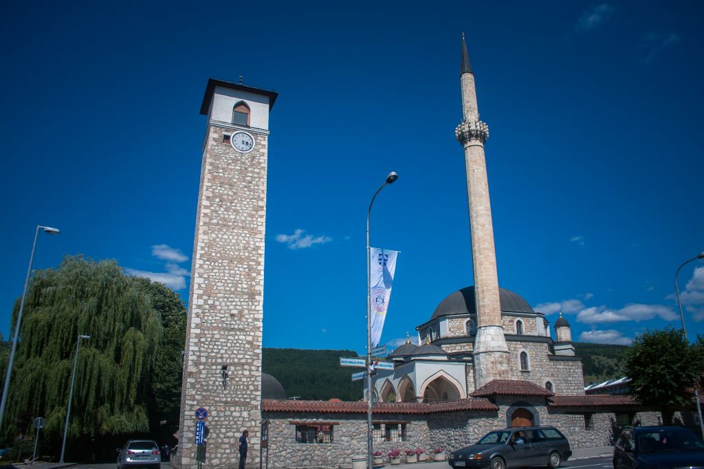 Sahat kula i Husein pašina džamija Pljevlja