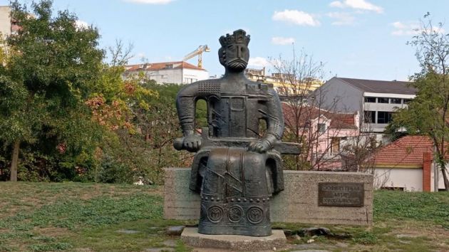 Spomenik Caru Lazaru Hrebeljanoviću Kruševac