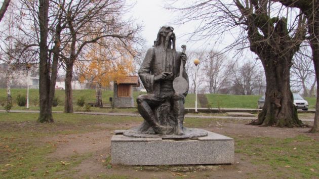 Spomenik Filipu Višnjiću i Crkveni park Bedem Loznica