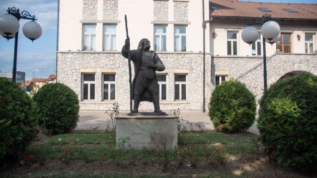 Spomenik Filipu Višnjiću Ugljevik