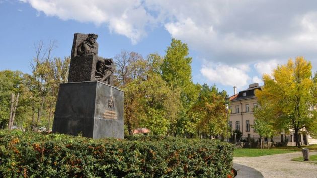 Gradski park i spomenik kralju Tvrtku I Kotromaniću Tuzla