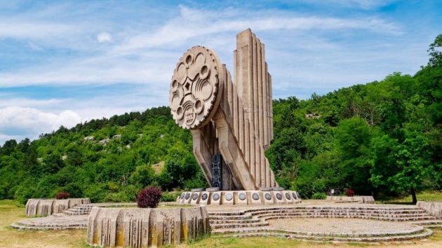 Spomen park i spomenik na Trebjesi