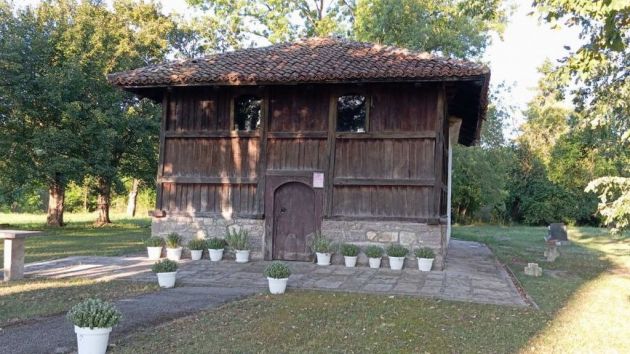 Crkva pokrova Presvete Bogorodice Bresnica Čačak