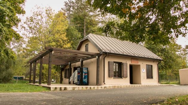 Vinska kuća Njegošev park Cetinje