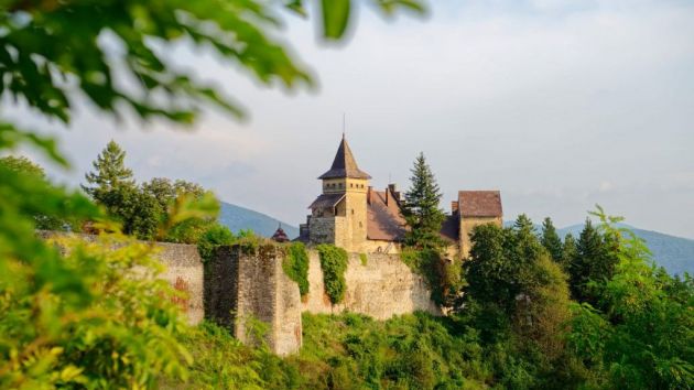 dvorac Lotara von Berksa Cazin